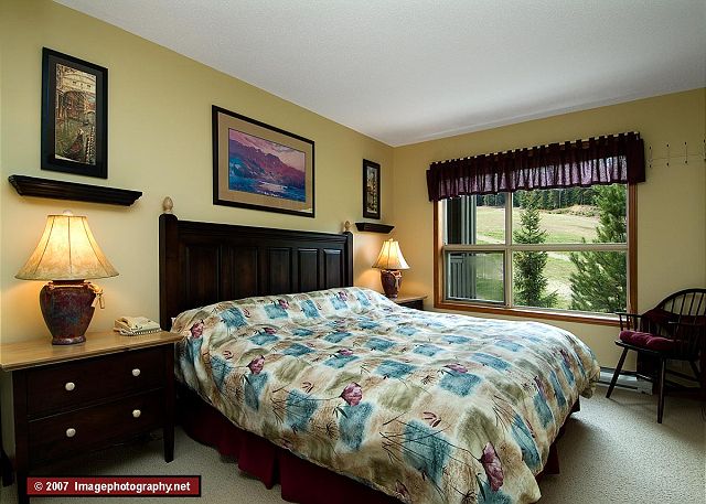 Whistler Aspens on Blackcomb Accommodation 355 Bedroom